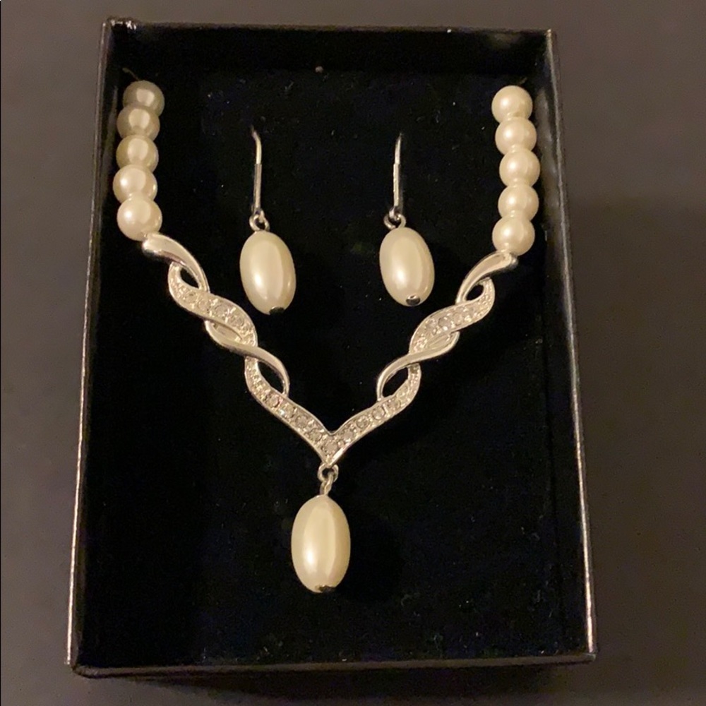 Pearl Necklace Set NIB